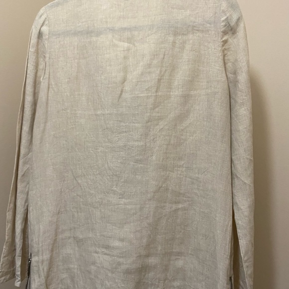 Michael Kors stylish 3/4 length top, Front & side zippers and sleeve zippers . - Picture 5 of 5